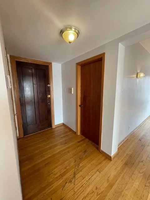 4022 W Montrose Ave, Chicago, IL 60641