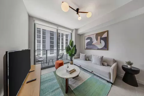 11 NE 6th St, Miami, FL 33132