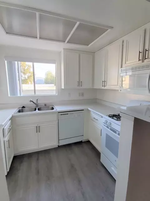 10934 Huston St, Los Angeles, CA 91601