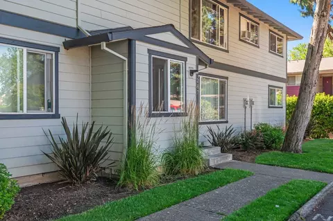 281 N 10th Ave, Cornelius, OR 97113 photo 4