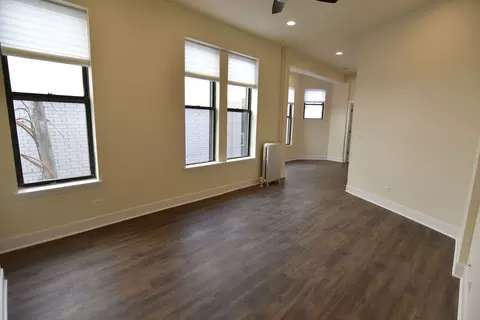 900 W Belmont Ave, Chicago, IL 60657