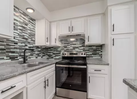 1500 W Lovers Ln, Arlington, TX 76013