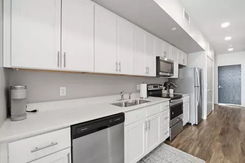 825 Bluegrass Cir, Cedar Falls, IA 50613