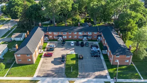 15321 E 9 Mile Rd, Eastpointe, MI 48021