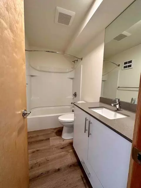 2226 NW 58th St, Seattle, WA 98107