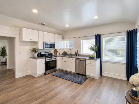 621 E 6th St, Long Beach, CA 90802