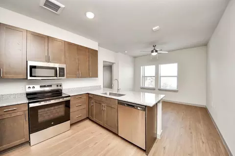 4639 Techniplex Dr, Stafford, TX 77477