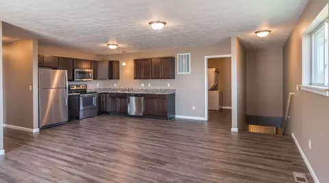 408 W Barker Pl, Hartford, SD 57033