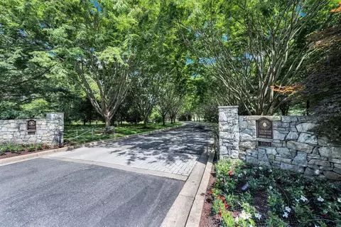 719 Fallsgrove Dr, Rockville, MD 20850 photo 41