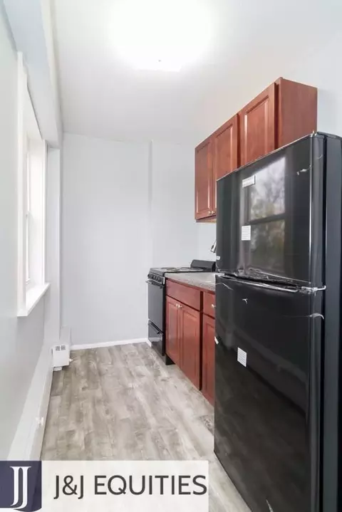7333 N Ridge Blvd, Chicago, IL 60645