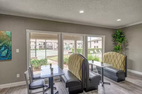 9850 Meadowglen Ln, Houston, TX 77042 photo 16