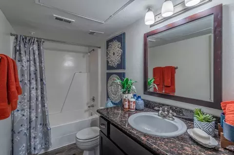 9850 Meadowglen Ln, Houston, TX 77042 photo 7