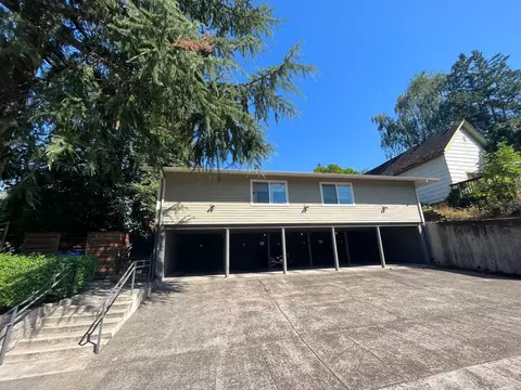 2700 SE Stark St, Portland, OR 97214