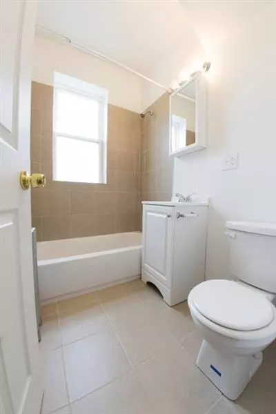 1860 S Komensky Ave, Chicago, IL 60623 photo 8