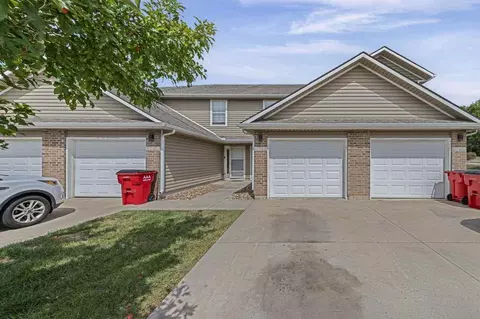 1860 SE Timbercreek Ct, Blue Springs, MO 64014