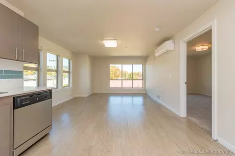 5885 S Macadam Ave, Portland, OR 97239