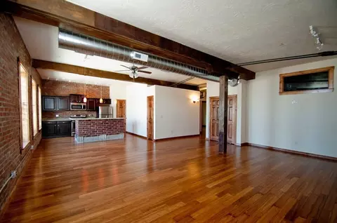 211 S Market Ave, Springfield, MO 65806