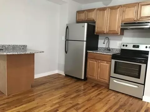 7450 N Greenview Ave, Chicago, IL 60626