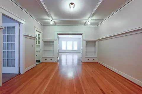 117 NW Trinity Pl, Portland, OR 97209