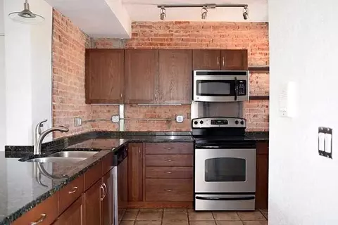 3346 Gillham Rd, Kansas City, MO 64109