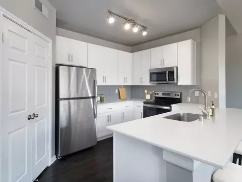 14700 Marsh Ln, Addison, TX 75001 photo 5