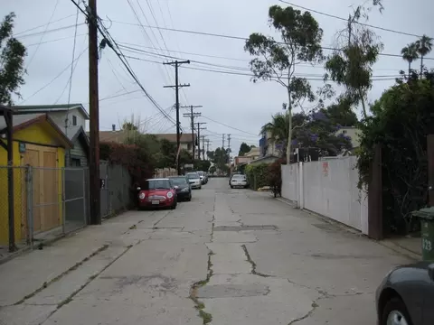 821 Broadway St, Los Angeles, CA 90291