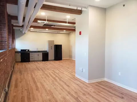 252 Willow St, Manchester, NH 03103