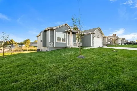 1803 NW Hilltop Ln, Grain Valley, MO 64029 photo 2