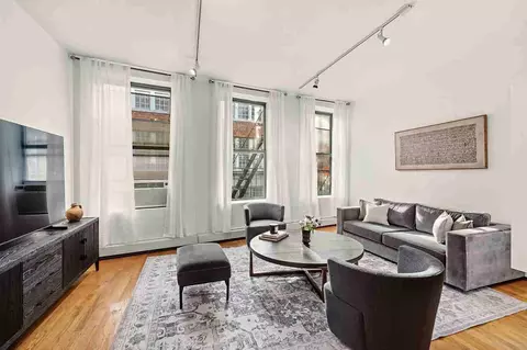 200 E 11th St, New York, NY 10003