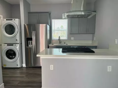 845 E 6th St, Long Beach, CA 90802 photo 2