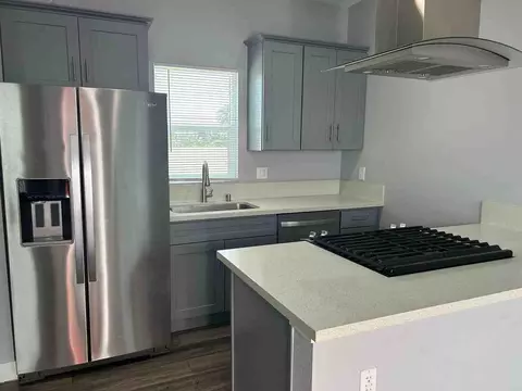 845 E 6th St, Long Beach, CA 90802 photo 5
