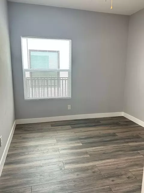 845 E 6th St, Long Beach, CA 90802 photo 11