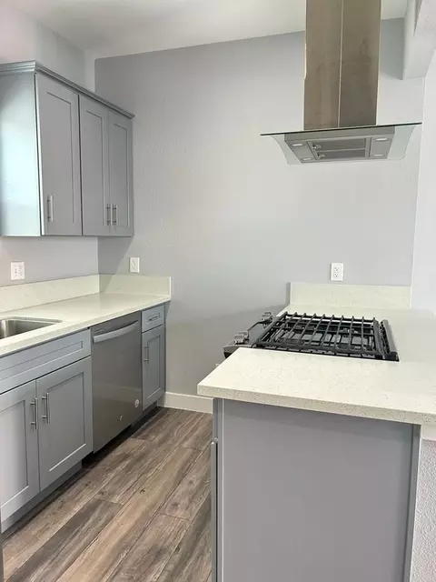 845 E 6th St, Long Beach, CA 90802 photo 7