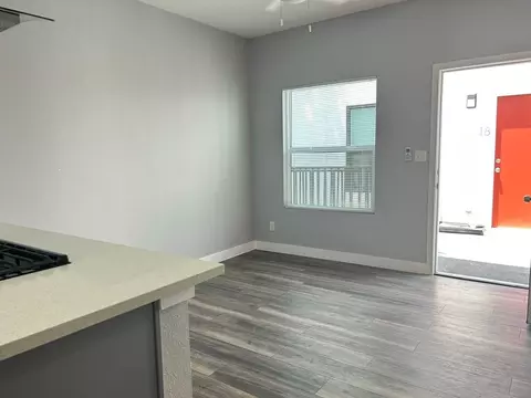 845 E 6th St, Long Beach, CA 90802 photo 4