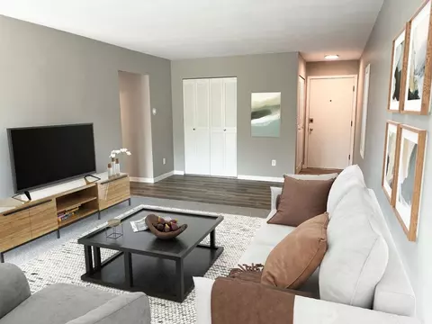 2914 Snelling Ave N, Roseville, MN 55113