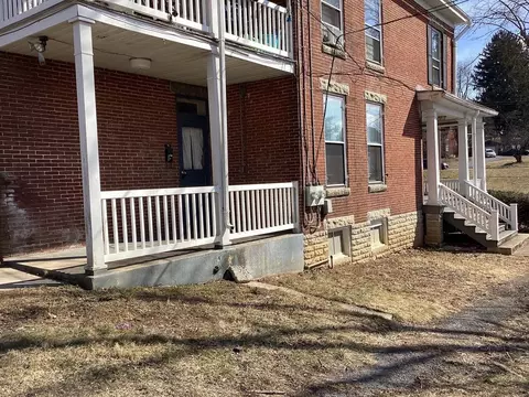 608 S Potomac St, Waynesboro, PA 17268