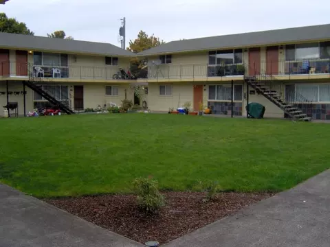 151 Maple St, Junction City, OR 97448 photo 2