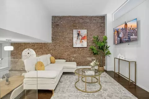 125 E 83rd St, New York, NY 10028