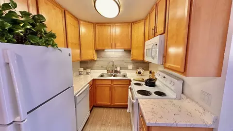 1801 Shore Line Dr, Alameda, CA 94501 photo 2