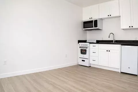 13437 Victory Blvd, Los Angeles, CA 91401