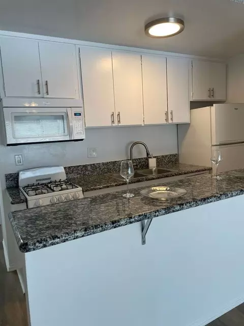 1645 Winona Blvd, Los Angeles, CA 90027 photo 2