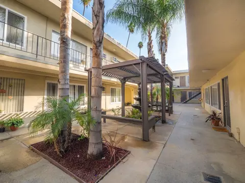 1645 Winona Blvd, Los Angeles, CA 90027 photo 15