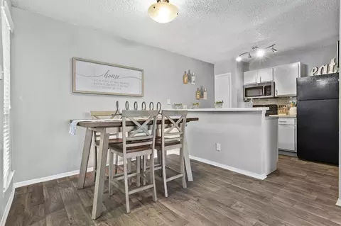 2115 Park Springs Cir, Arlington, TX 76013 photo 4