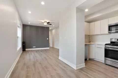 1700 W Juneway Ter, Chicago, IL 60626