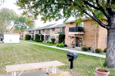 10000 Morgan Cir S, Minneapolis, MN 55431