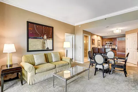 135 E Harmon Ave, Paradise, NV 89109