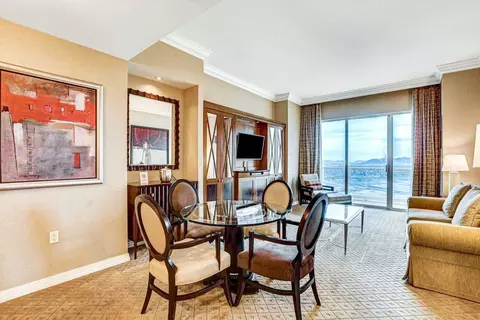 135 E Harmon Ave, Paradise, NV 89109