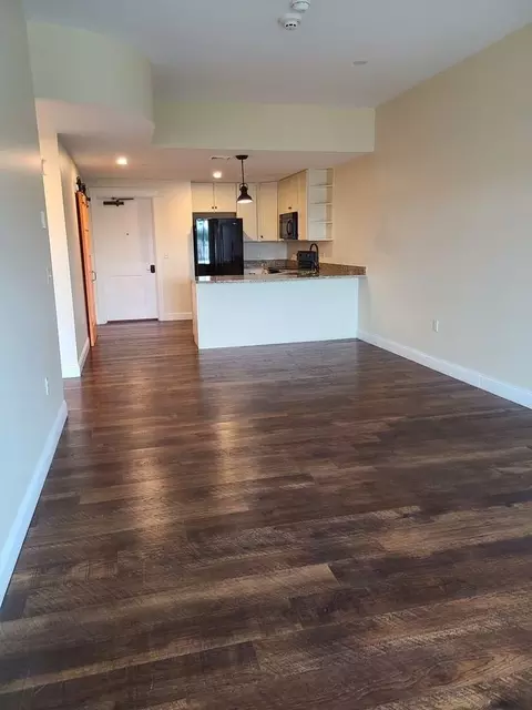 7 Railroad Ave, Gorham, ME 04038