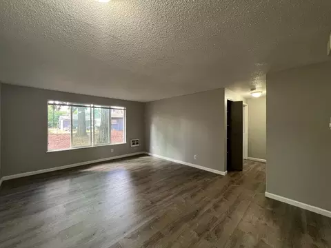 15850 NE Glisan St, Portland, OR 97230