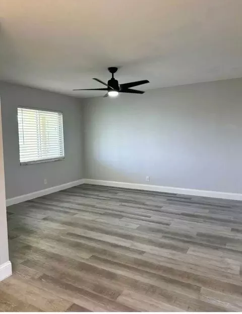 2861 S Seacrest Blvd, Boynton Beach, FL 33435
